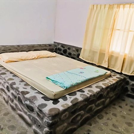 Oyo Home 90491 Flinstone Lodge 亞庇 外观 照片